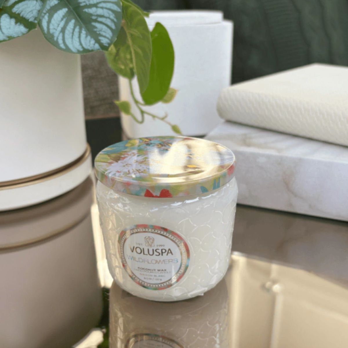 Vela Voluspa Pote Vidro +35H Wildflowers - Imagem 2