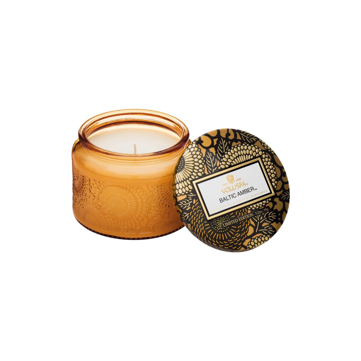 Vela Pote de Vidro Relevo Baltic Amber Voluspa 25 Horas