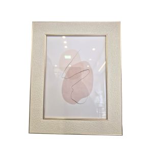 Porta retrato em madeira branco e dourado M