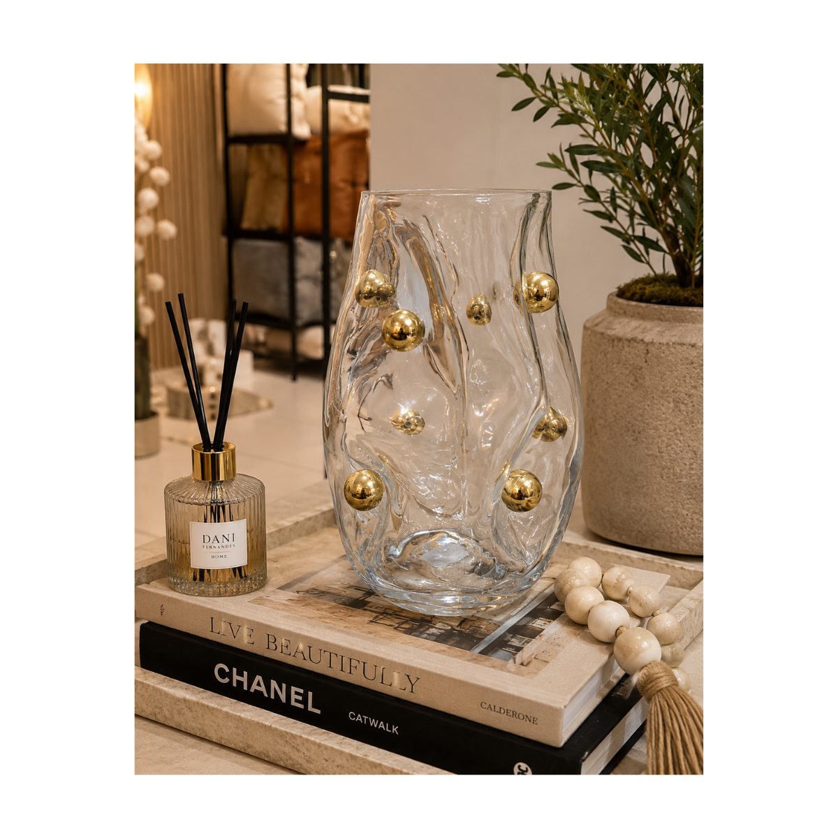 Vaso Decorativo em Vidro Incolor Orgânico com Esferas Douradas - Imagem 3