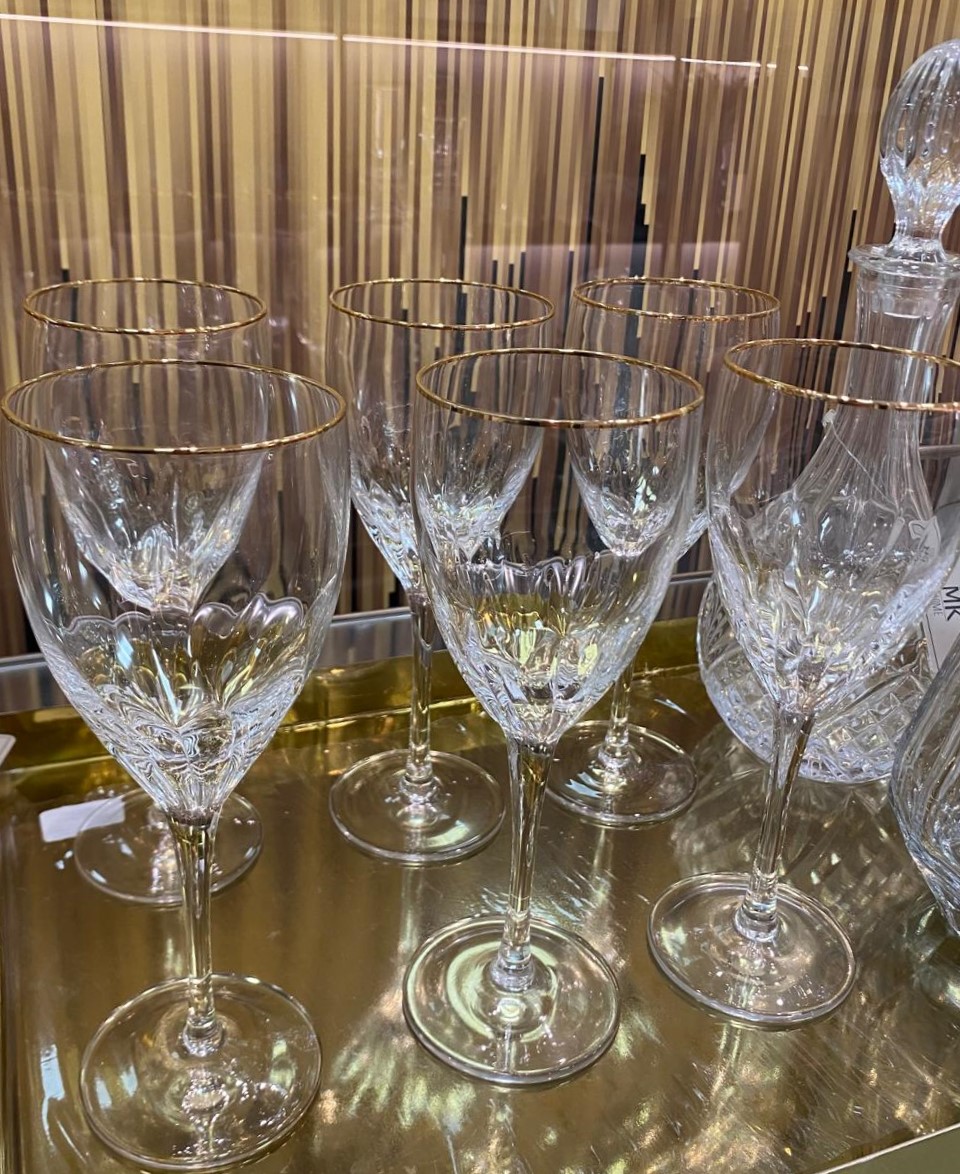 Set de Taças de Vinho Borda Dourada - Imagem 2