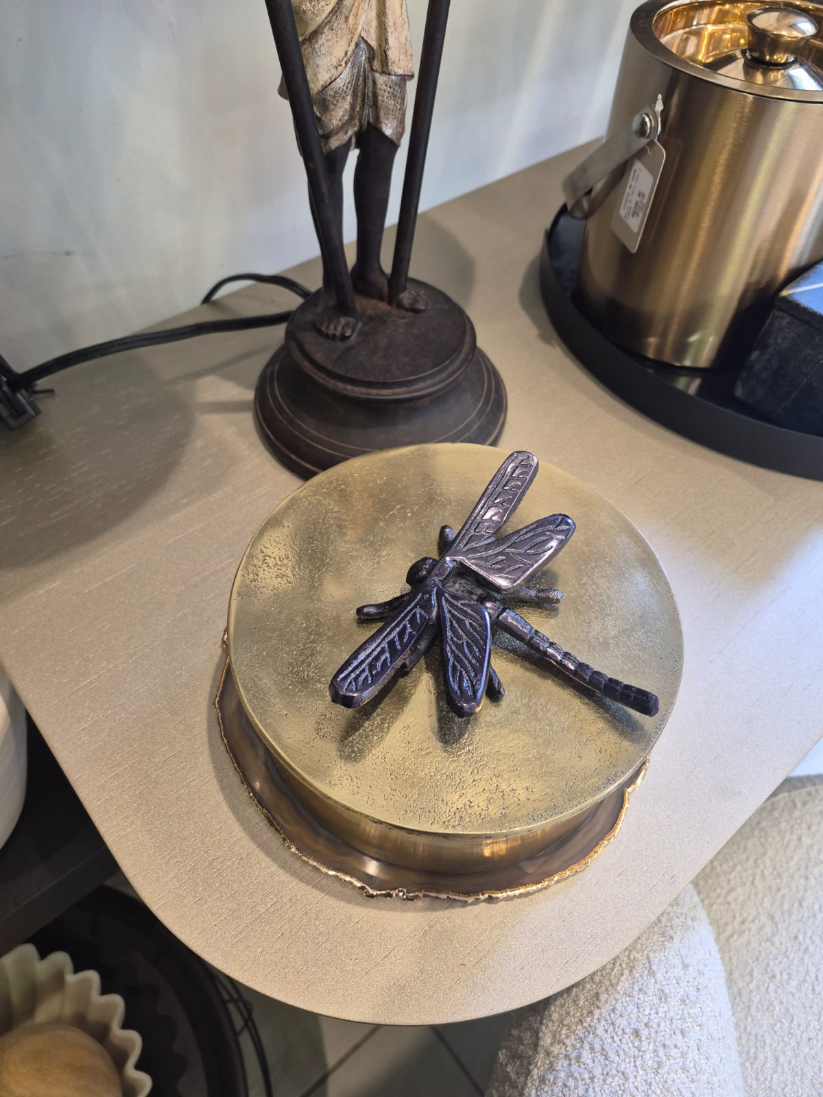 Caixa Decorativa em Metal Dourado Com Libélula - Imagem 5