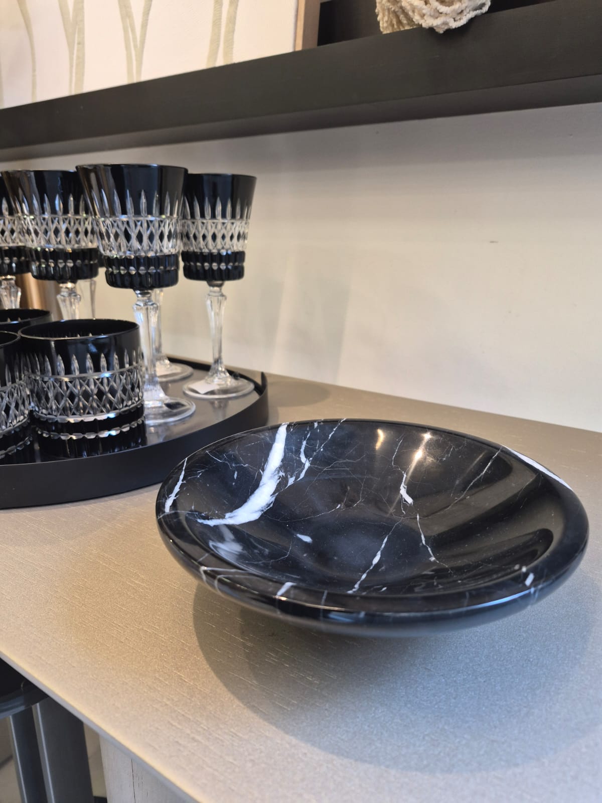 Bowl Decorativo Em Mármore Preto e Metal Dourado - Imagem 3