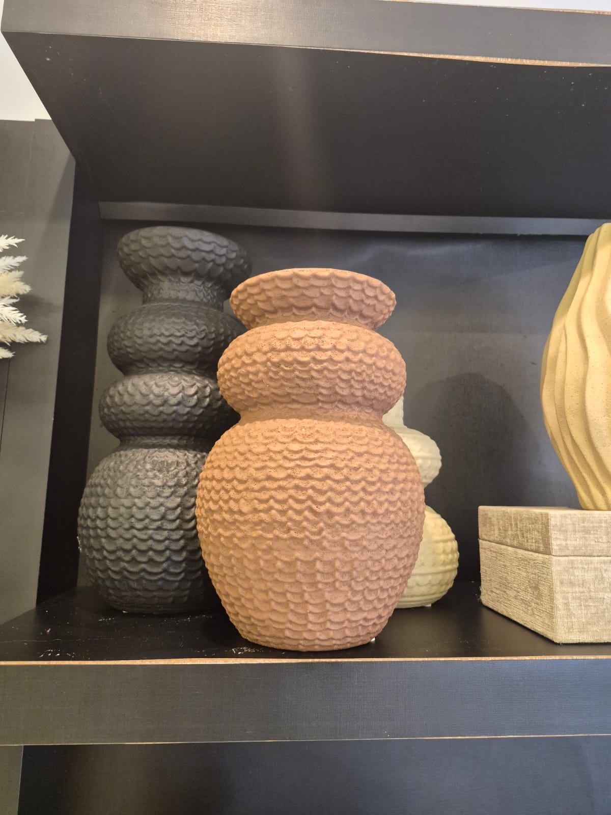 Vaso Decorativo em Cerâmica Texturizada Marrom M - Imagem 4